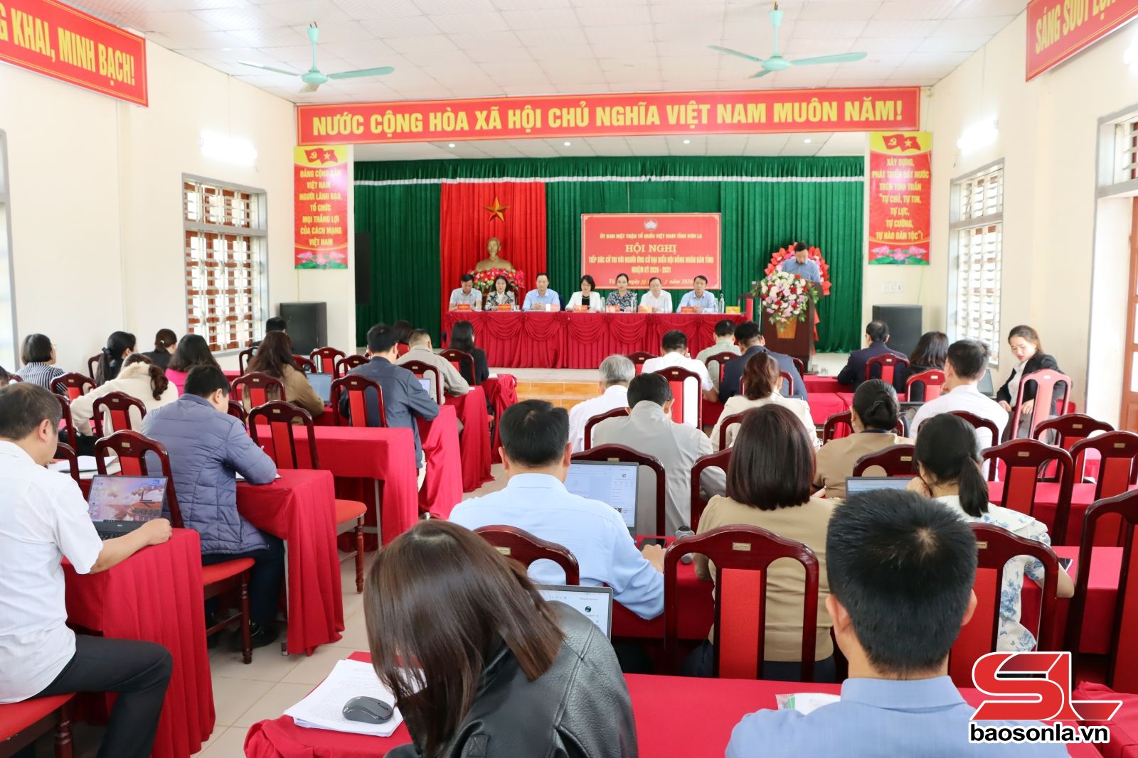 Cử tri xã Tà Hộc kiến nghị các đại biểu HĐND tỉnh quan tâm đầu tư hạ tầng giao thông, giáo dục