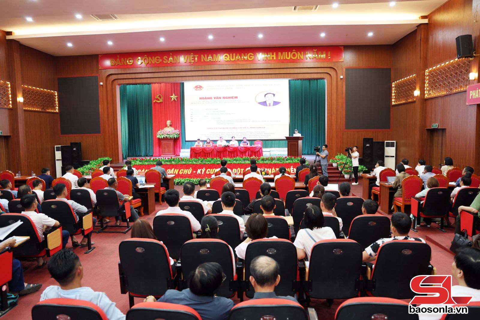 Thực hiện tốt vai trò của người đại biểu dân cử