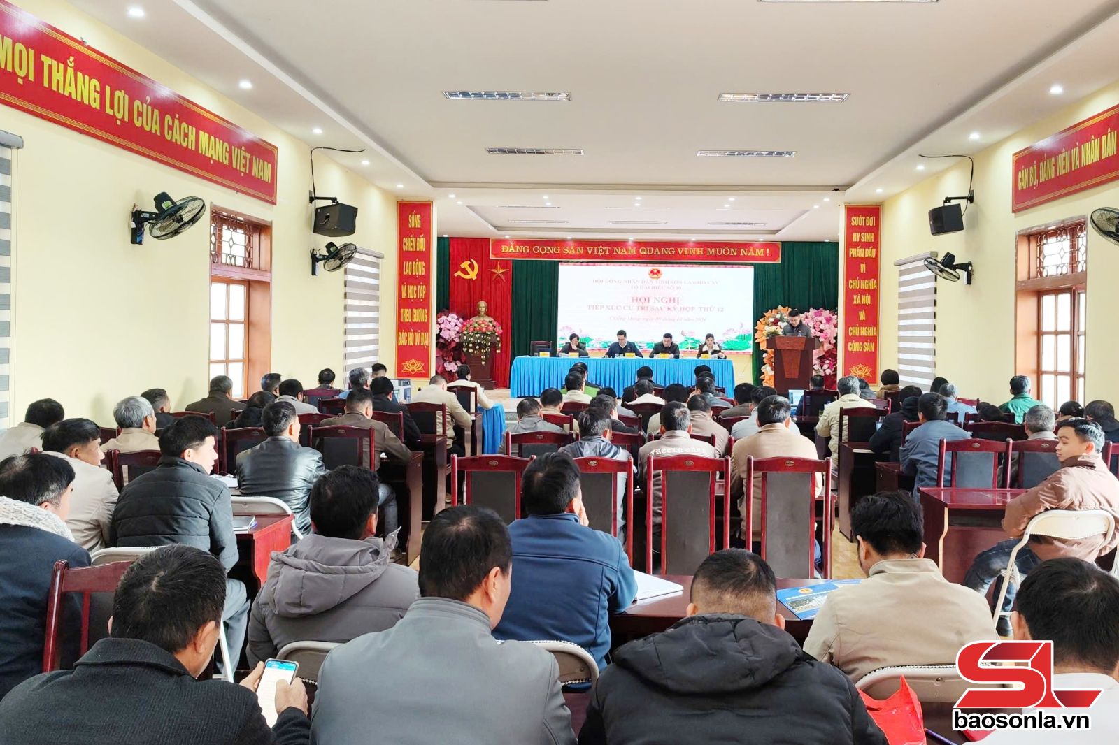 Tổ đại biểu số 10 HĐND tỉnh tiếp xúc cử tri xã Chiềng Mung