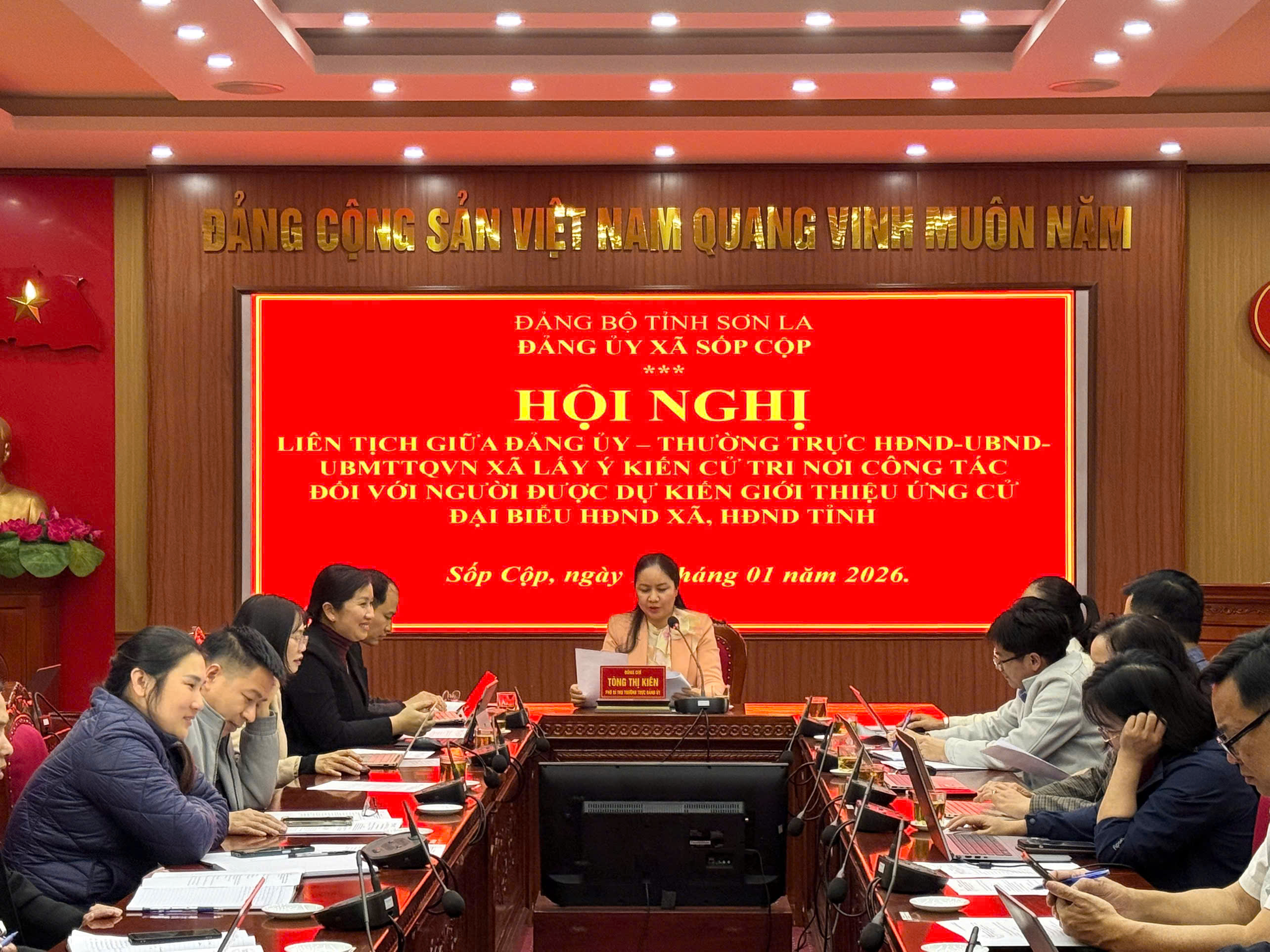 Lấy ý kiến cử tri nơi công tác đối với người được dự kiến giới thiệu ứng cử đại biểu HĐND xã, HĐND tỉnh