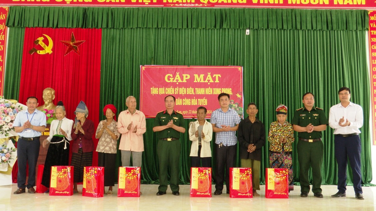 Huyện Sốp Cộp tổ chức các hoạt động tôn vinh, tri ân các anh hùng liệt sỹ, chiến sĩ Điện Biên và Thanh niên xung phong, dân công hỏa tuyến trên địa bàn huyện